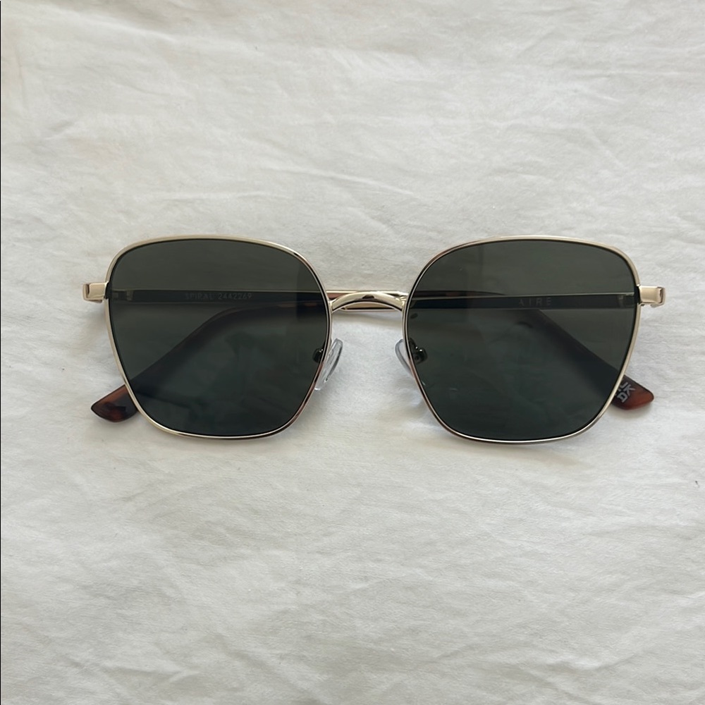 AIRE - Stylish Gold and Black Sunglasses